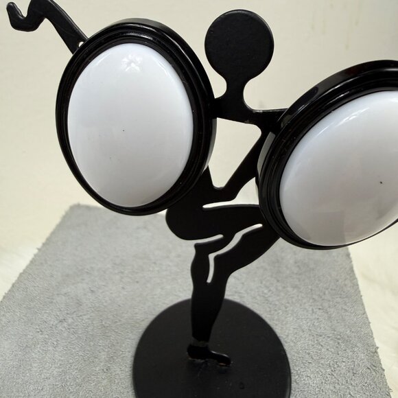 Vintage Black & White Plastic Oval Pierced Stud Earrings 1.5" X 1" - Picture 3 of 6